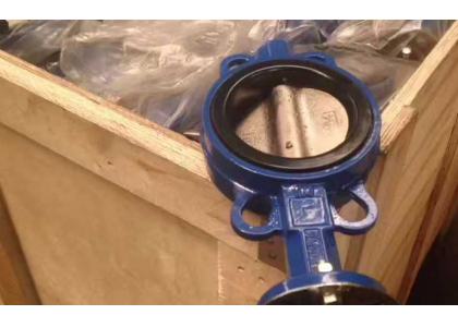 Mental seat butterfly valve and resilient butterfly valve in the use of the difference