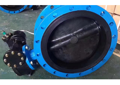 What is a flanged butterfly valve?